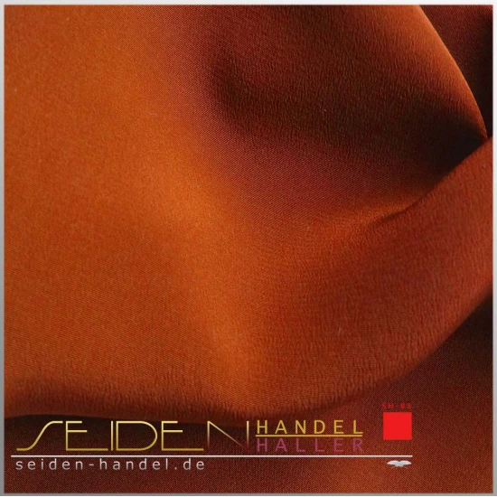 Gefärbte Seidenstoffe aus Crepe de Chine