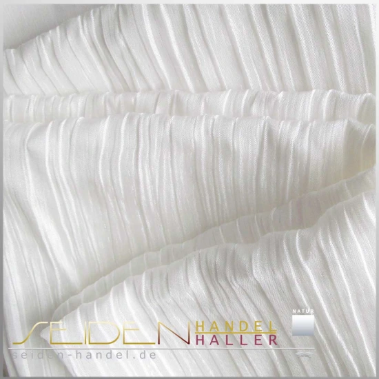 Strukturierte naturweisse Seidenstoffe